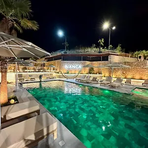 https://bianca-village-villa.albaniahotels.org